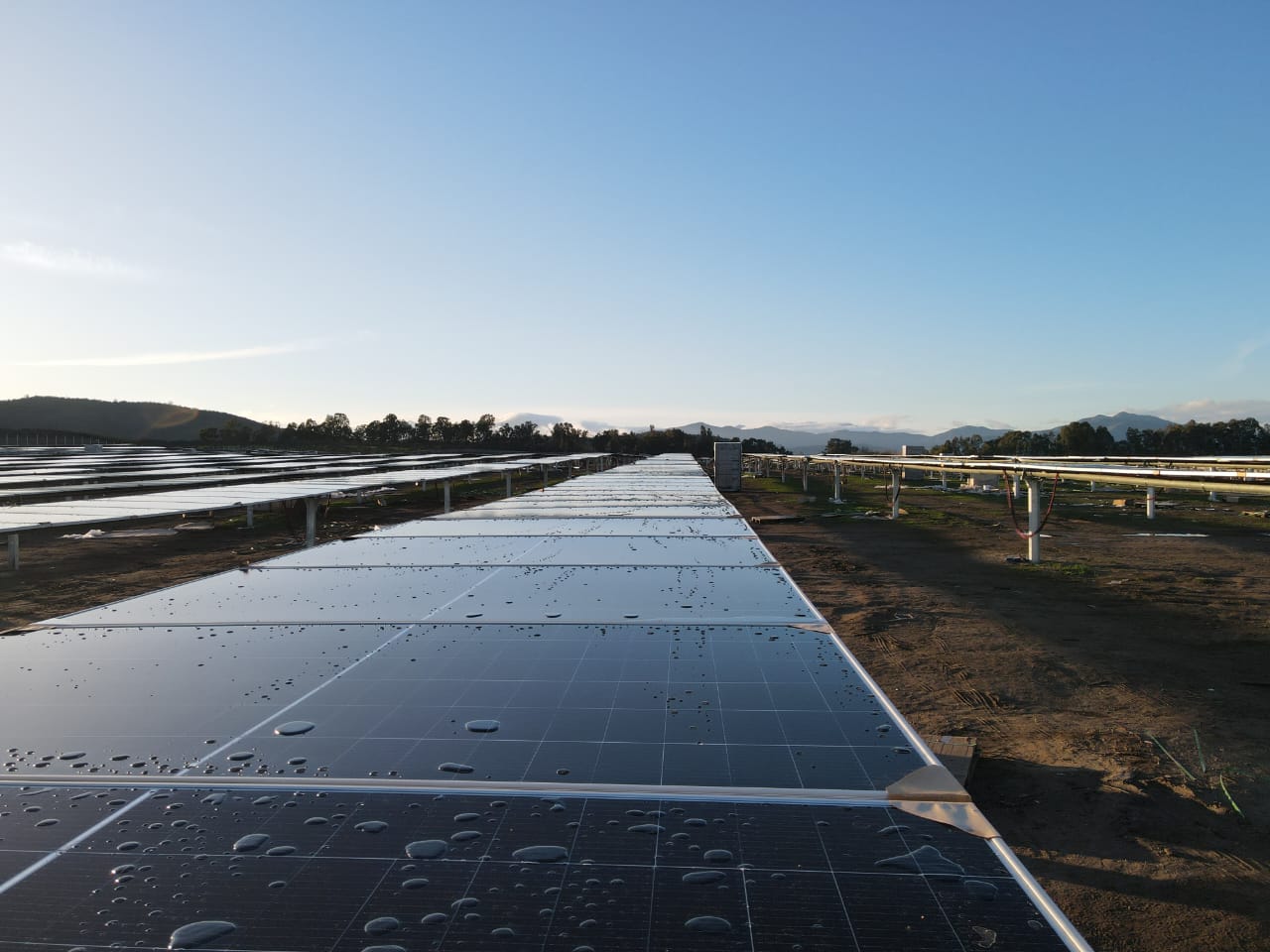Operación y mantenimiento de 10 plantas solares PMGDs
